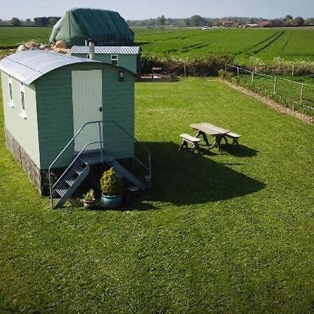 Maple Hut Four Acre Farm Hotel Aylsham Buitenkant foto