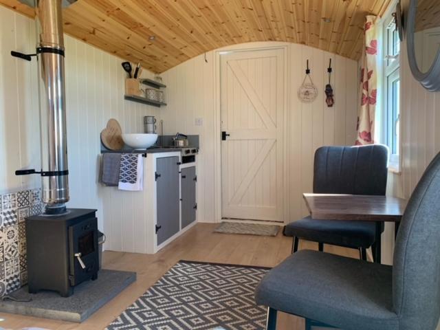 Maple Hut Four Acre Farm Hotel Aylsham Buitenkant foto