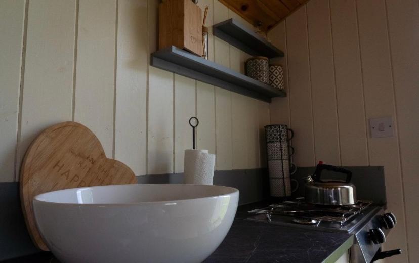 Maple Hut Four Acre Farm Hotel Aylsham Buitenkant foto