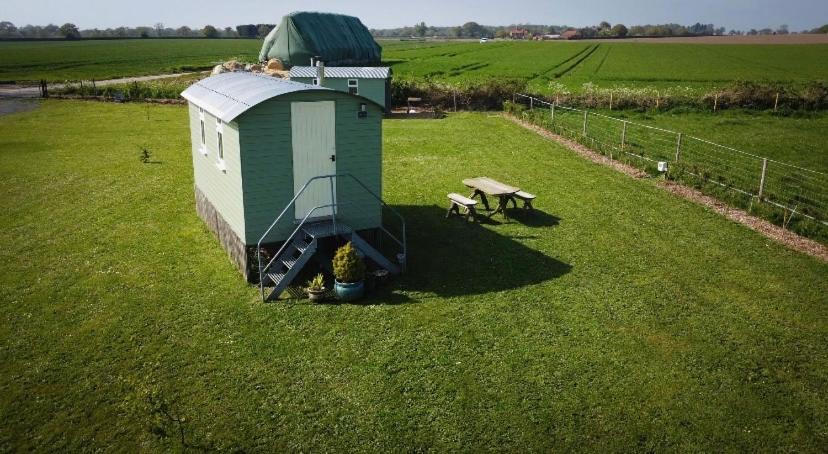 Maple Hut Four Acre Farm Hotel Aylsham Buitenkant foto
